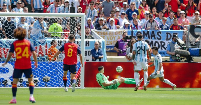 CM 2026: Spania - Argentina, ASTĂZI, în meciul decisiv al turneului, de la ora 22:00 CM 2026: Spania - Argentina, ASTĂZI, în meciul decisiv al turneului, de la ora 22:00. Formațiile de început