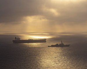 Evoluția bizară din Ormuz: Vessels refuză asistența forțelor armate americane, în pofida declarațiilor Casei Albe că „petrolul curge” Evoluția bizară din Ormuz: Vessels refuză asistența forțelor armate americane, în pofida declarațiilor Casei Albe că „petrolul curge”