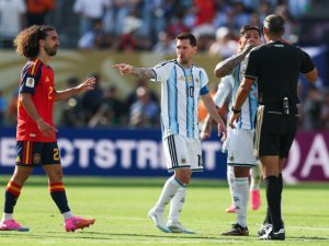 Gestul controversat al lui Leo Messi face turul lumii: "E lamentabil să-l vezi în acest fel!" / "Dacă și el a ajuns să procedeze astfel" Gestul controversat al lui Leo Messi face turul lumii: "E lamentabil să-l vezi în acest fel!" / "Dacă și el a ajuns să procedeze astfel"