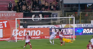 Haos complet în FC Botoșani - Rapid: Două verificări VAR, două cartonase roșii și un penalty după opt minute Haos complet în FC Botoșani - Rapid: Două verificări VAR, două cartonase roșii și un penalty după opt minute