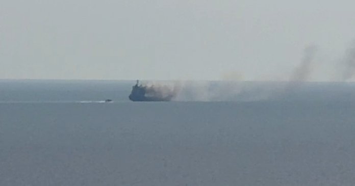Incendiu pe o embarcațiune cu GPL în Marea Neagră, la 40 de kilometri de Sulina. Trei membri ai echipajului au fost... Incendiu pe o embarcațiune cu GPL în Marea Neagră, la 40 de kilometri de Sulina. Trei membri ai echipajului au fost...
