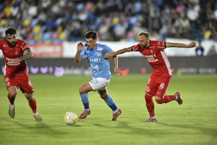 Șoc! Hermannstadt s-a retras din sezonul următor de Liga a 2-a cu o zi înainte de debut și se DESFIINȚEAZĂ. Șoc! Hermannstadt s-a retras din sezonul următor de Liga a 2-a cu o zi înainte de debut și se DESFIINȚEAZĂ.