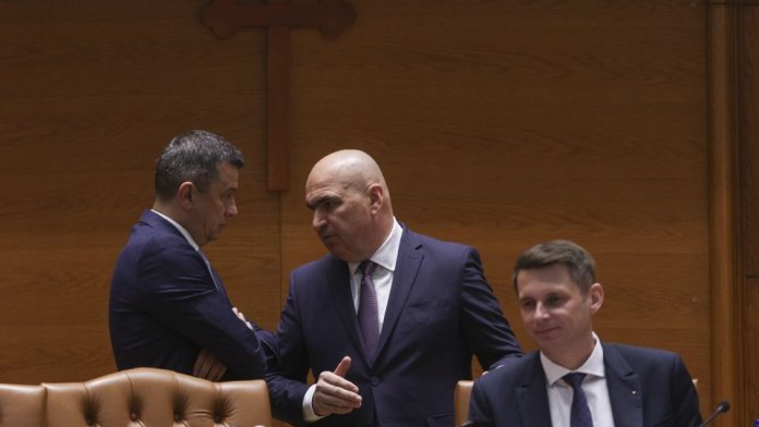 Sorin Grindeanu a afirmat că este de acord cu rotativa PNL-Siegfried Mureșan, cu condiția ca aceasta să debuteze cu PSD. Sorin Grindeanu a afirmat că este de acord cu rotativa PNL-Siegfried Mureșan, cu condiția ca aceasta să debuteze cu PSD.