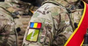 Un ofiţer utiliza resursele Armatei pentru a-şi procura tenişi şi tricouri Un ofiţer utiliza resursele Armatei pentru a-şi procura tenişi şi tricouri. Îi obliga pe soldaţi să-i vopsească şi să-i