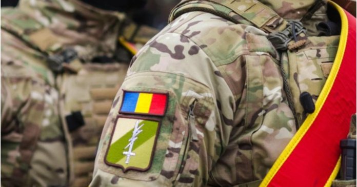Un ofiţer utiliza resursele Armatei pentru a-şi procura tenişi şi tricouri Un ofiţer utiliza resursele Armatei pentru a-şi procura tenişi şi tricouri. Îi obliga pe soldaţi să-i vopsească şi să-i