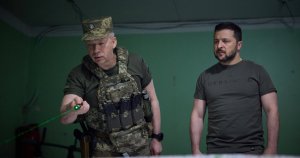Volodimir Zelenski l-a demis pe Oleksandr Sîrski, comandantul-șef al Armatei ucrainene. Volodimir Zelenski l-a demis pe Oleksandr Sîrski, comandantul-șef al Armatei ucrainene.