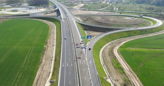 CNAIR: Cifra secțiunilor de autostradă sprijinite prin PNRR ce vor fi finalizate în termen. „Cu o privire râzi, cu cealaltă... CNAIR: Cifra secțiunilor de autostradă sprijinite prin PNRR ce vor fi finalizate în termen. „Cu o privire râzi, cu cealaltă...