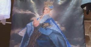 Controversă în Italia după ce o româncă a ilustrat-o pe Fecioara Maria cu trăsături androgine. Cum se explică... Controversă în Italia după ce o româncă a ilustrat-o pe Fecioara Maria cu trăsături androgine. Cum se explică...