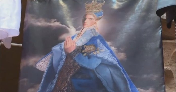 Controversă în Italia după ce o româncă a ilustrat-o pe Fecioara Maria cu trăsături androgine. Cum se explică... Controversă în Italia după ce o româncă a ilustrat-o pe Fecioara Maria cu trăsături androgine. Cum se explică...