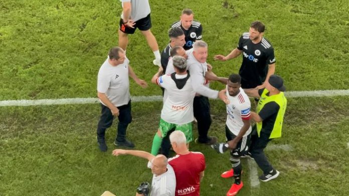 Cristiano Bergodi, o nouă controversă imensă în Superliga » A scăpat de sub control după confruntarea cu Dinamo Cristiano Bergodi, o nouă controversă imensă în Superliga » A scăpat de sub control după confruntarea cu Dinamo