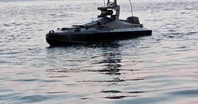 Dronă navală încărcată cu exploziv, neutralizată de un F-16 românesc în apropierea platformei Neptun Deep... Dronă navală încărcată cu exploziv, neutralizată de un F-16 românesc în apropierea platformei Neptun Deep...