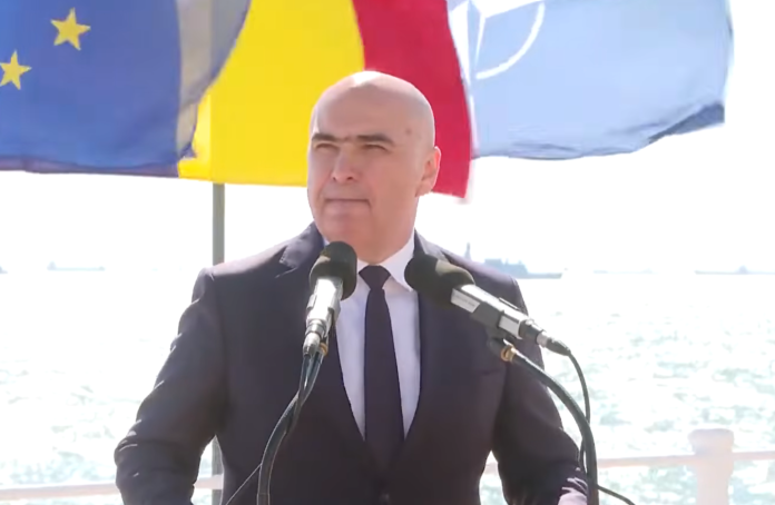Ilie Bolojan, primit cu proteste la Constanţa de Ziua Marinei: „Stimaţi români, sunt prezent aici ca un semn de respect” Ilie Bolojan, primit cu proteste la Constanţa de Ziua Marinei: „Stimaţi români, sunt prezent aici ca un semn de respect”
