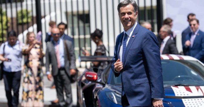 Șeful CIA a efectuat o vizită la Moscova pentru a evidenția situația delicată a Rusiei, temându-se că lui Putin i... Șeful CIA a efectuat o vizită la Moscova pentru a evidenția situația delicată a Rusiei, temându-se că lui Putin i...